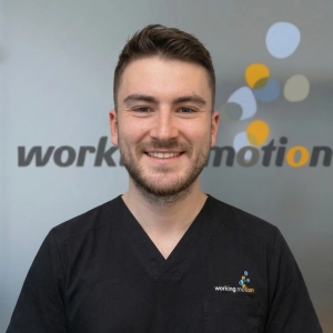 <span style="color: #f7a705;">Simon</span> <strong>Fink</strong>