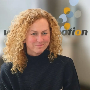 <span style="color: #f7a705;">Sabine</span> <strong>Hornig-Machon</strong>